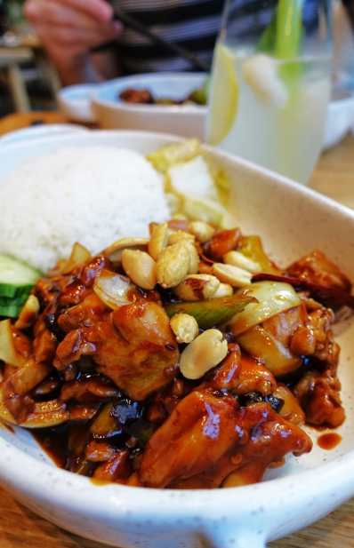 A close-up photo of kung pao chicken.